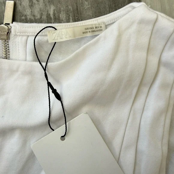 Zara White Pleated Peplum Sleeveless Blouse Silver Zip Back Small NWT - Picture 2 of 7